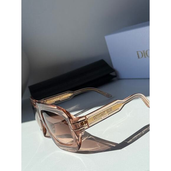 NEW Dior Signature M1U Mask Sunglasses in Pink Transparent - Picture 5 of 8